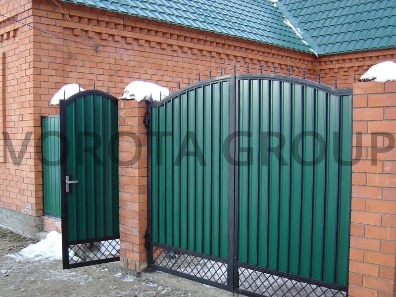 Распашные ворота Doorhan зеленые 2300х3200