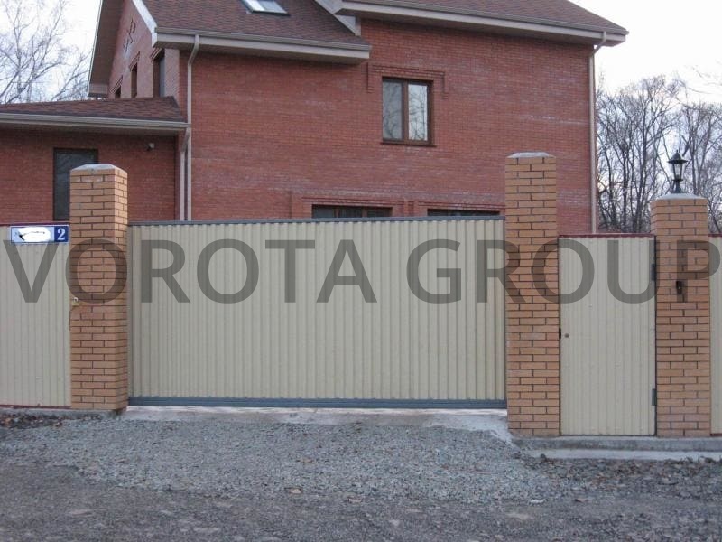 Автоматические откатные ворота Doorhan бежевые 2200х3000