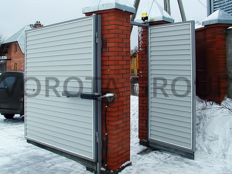 Автоматические распашные ворота Doorhan серые 2500х3500