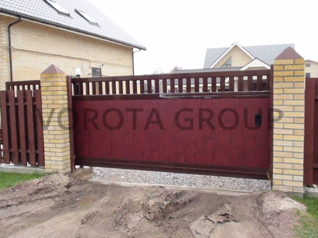 Автоматические откатные ворота Doorhan бордовые 1750х2500