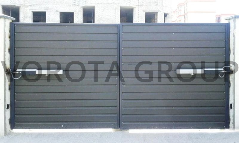 Автоматические распашные ворота Doorhan серые 3000х3500