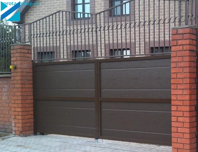 Ворота из сэндвич панелей распашные